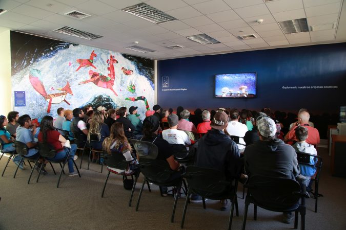 アルマ望遠鏡山麓施設の一般見学（映像室）