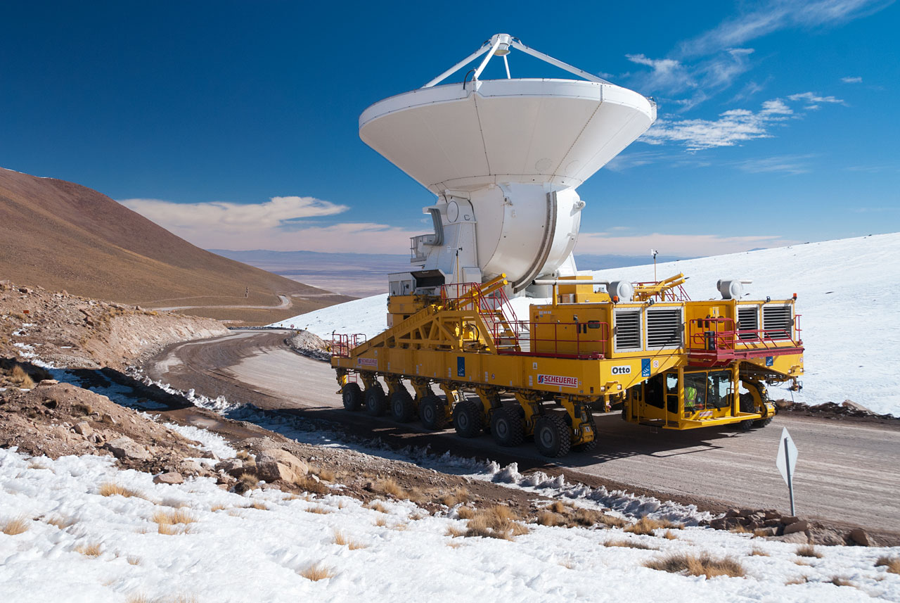First European ALMA antenna on its way to Chajnantor