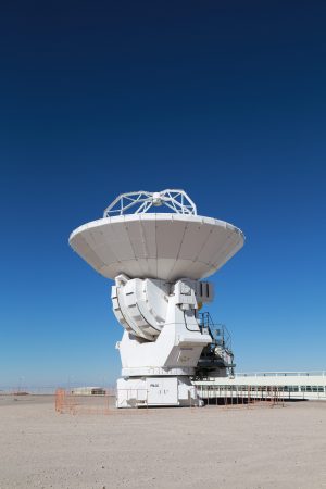 山麓施設に移設された日本製12mアンテナ