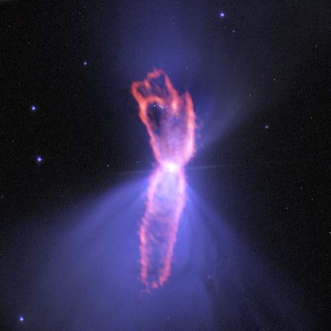 Composite image of the Boomerang Nebulaブーメラン星雲（合成）