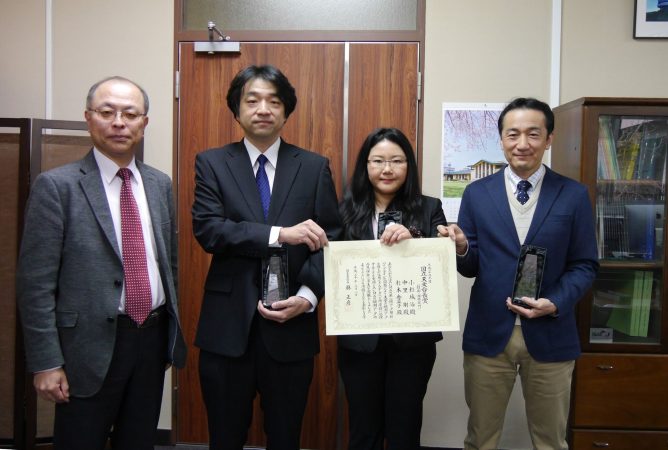 Pipeline Software Development Team [From Right: George Kosugi (Associate Professor); Kanako Sugimoto (Specially Appointed Senior Specialist); and Takeshi Nakazato (Research Engineer)]; and Masahiko Hayashi (NAOJ Director General) at the far left.
