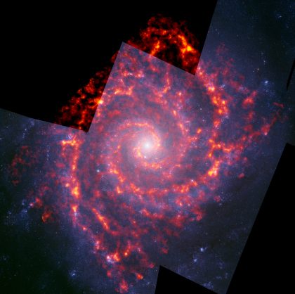 アルマ望遠鏡とハッブル宇宙望遠鏡が撮影した渦巻銀河M74