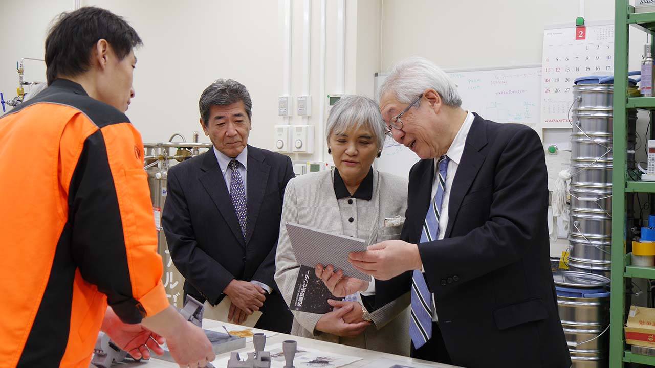 ニュース - 伊藤駐チリ日本国特命全権大使が、国立天文台三鷹
