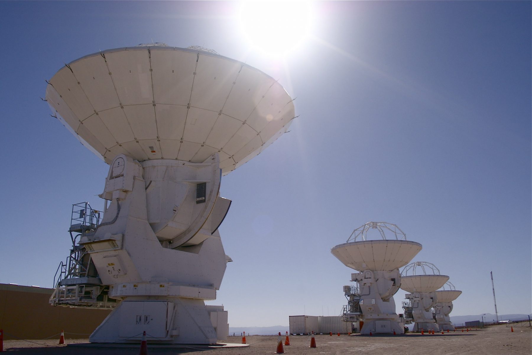 Gallery - Japanese antenna erection area [01] - ALMA