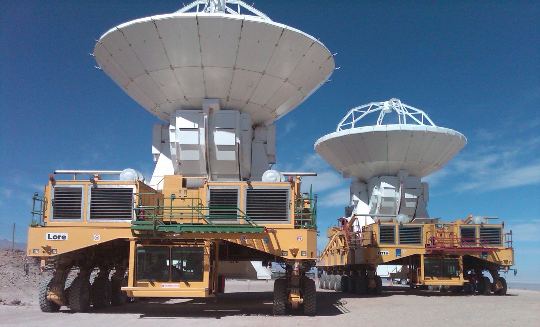 News - Japanese Antennas on the Two Transporters - ALMA