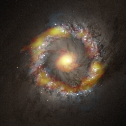 NGC1097のHCNとHCO+の分布