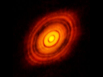 おうし座HL星の周囲の塵の円盤